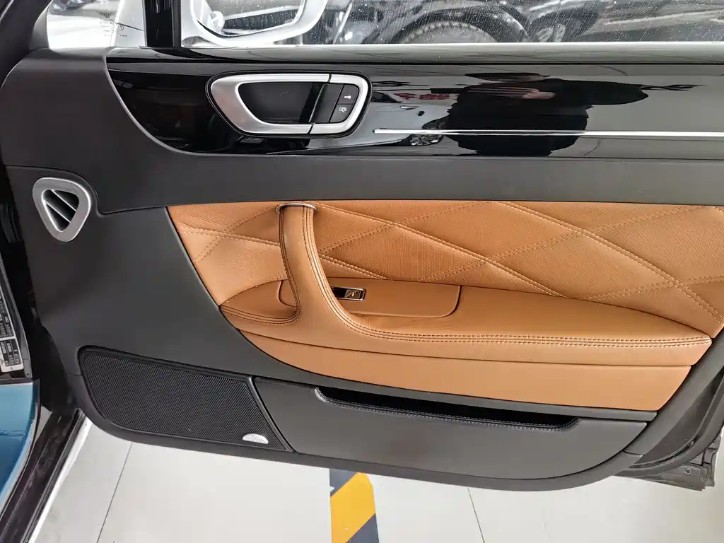 Bentley Flying Spur 2010 — фото 15