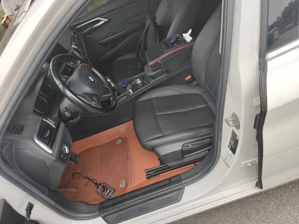 BMW 1 Series 2019 — фото 15