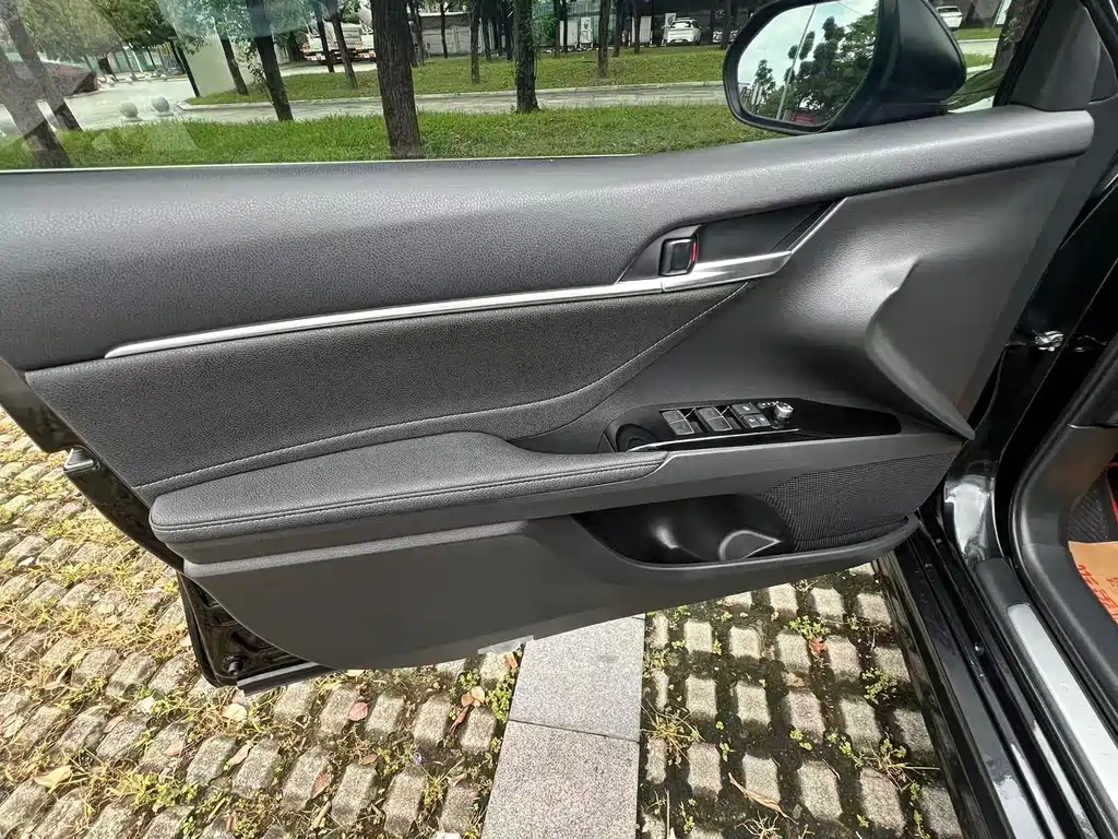 Toyota Camry 2023 — фото 16