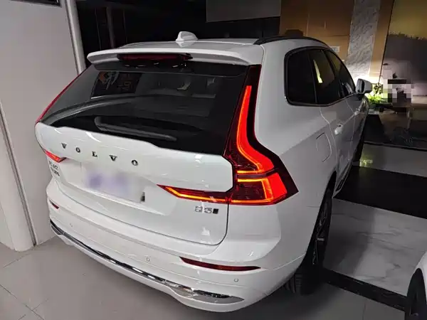 Volvo XC60 2025