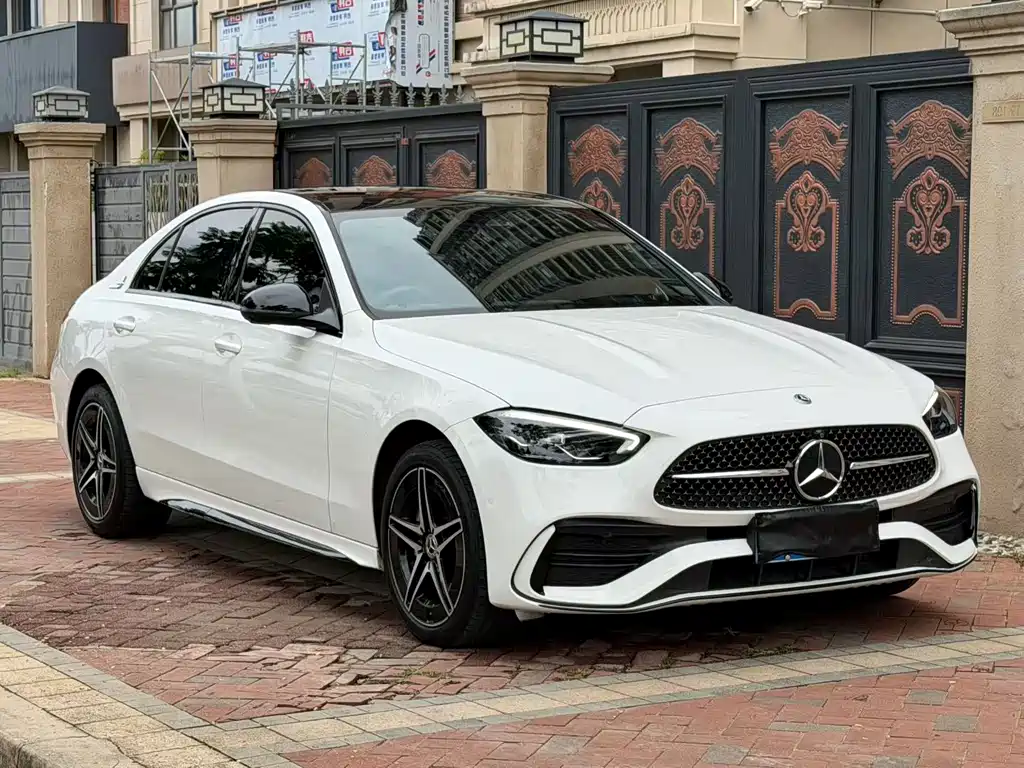 Mercedes-Benz C-Class 2024 — фото 3