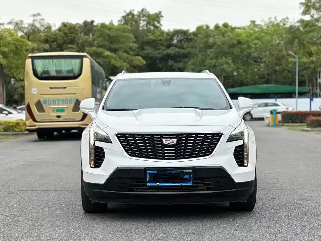 Cadillac XT4 2022 — фото 2