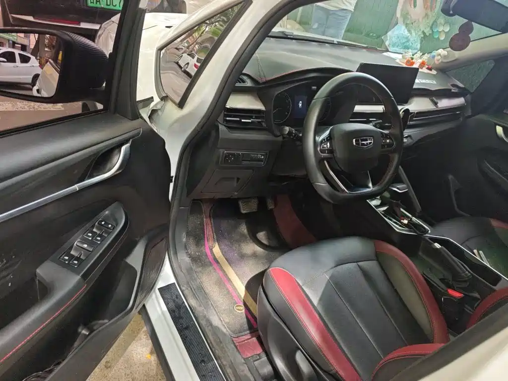 Geely Vision X3 2022 — фото 17