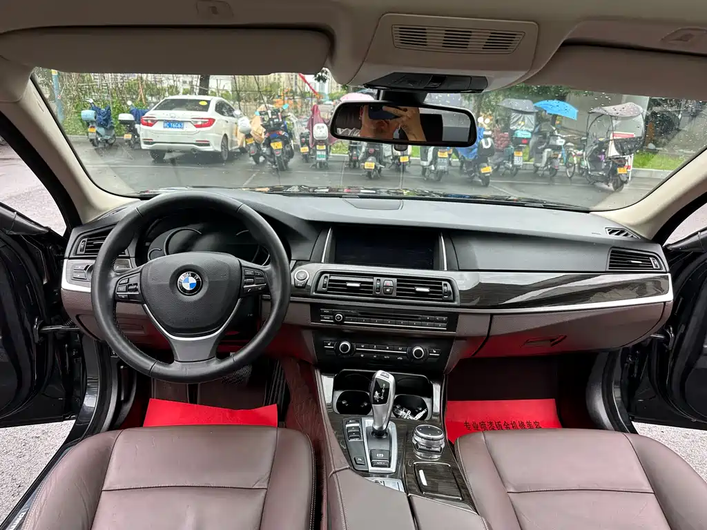 BMW 5 Series 2017 — фото 13