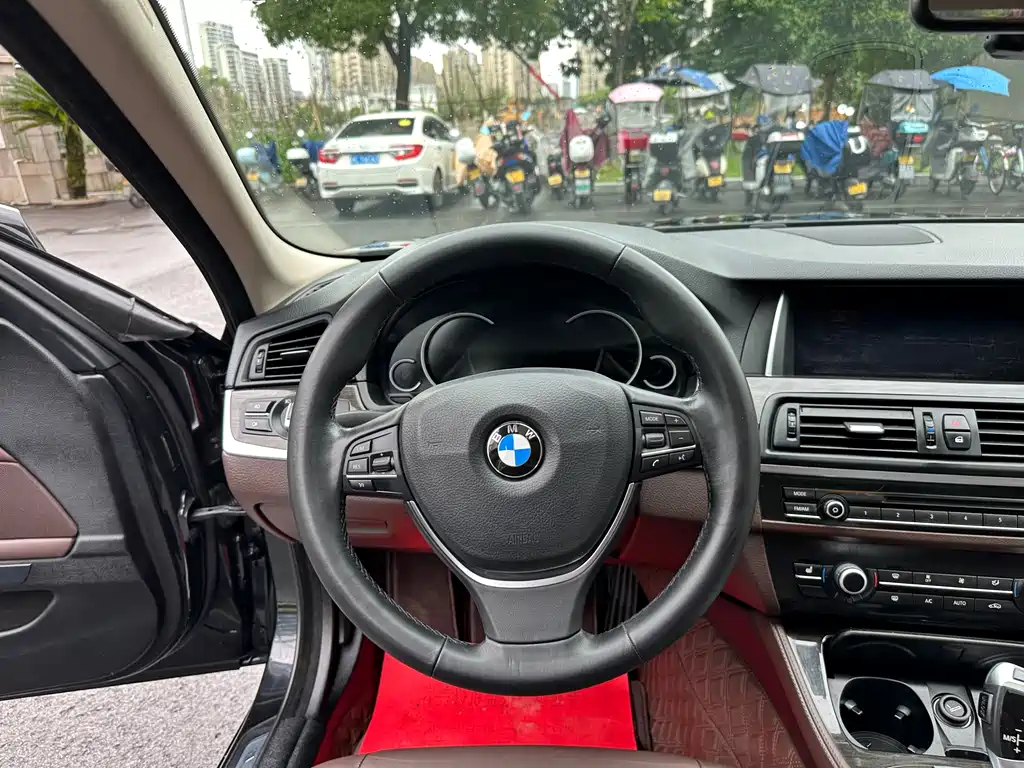 BMW 5 Series 2017 — фото 15