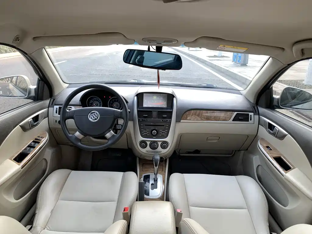 Buick Excelle 2015 — фото 13