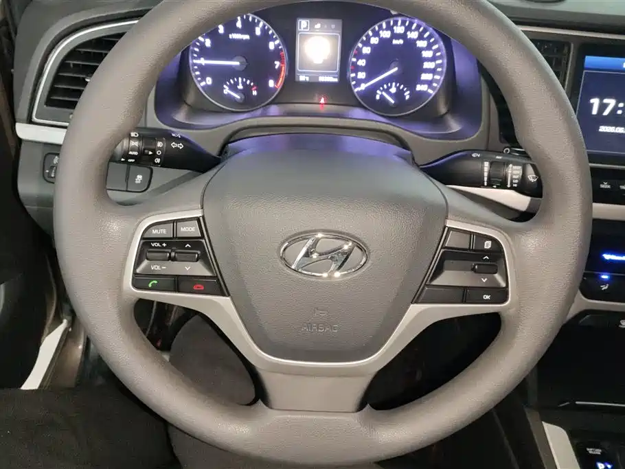 Hyundai Elantra 2019 — фото 15