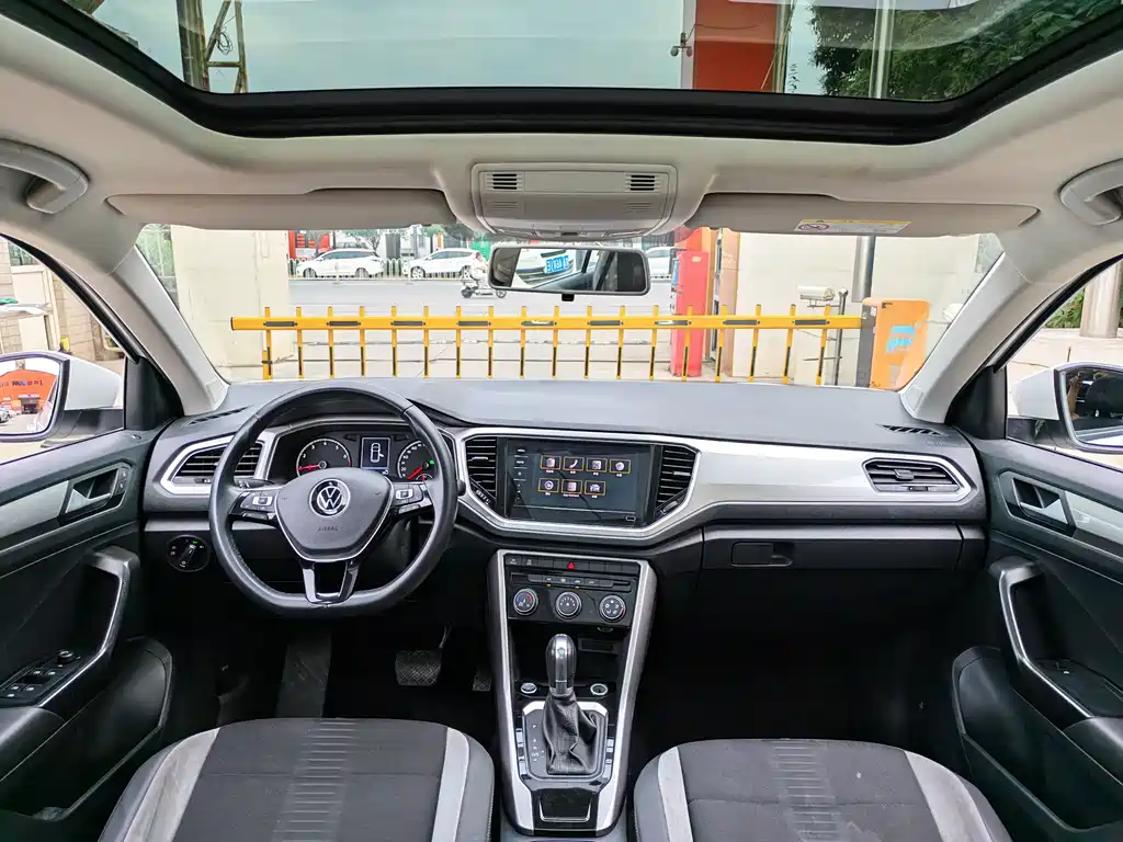 Volkswagen T-Roc 2023 — фото 8
