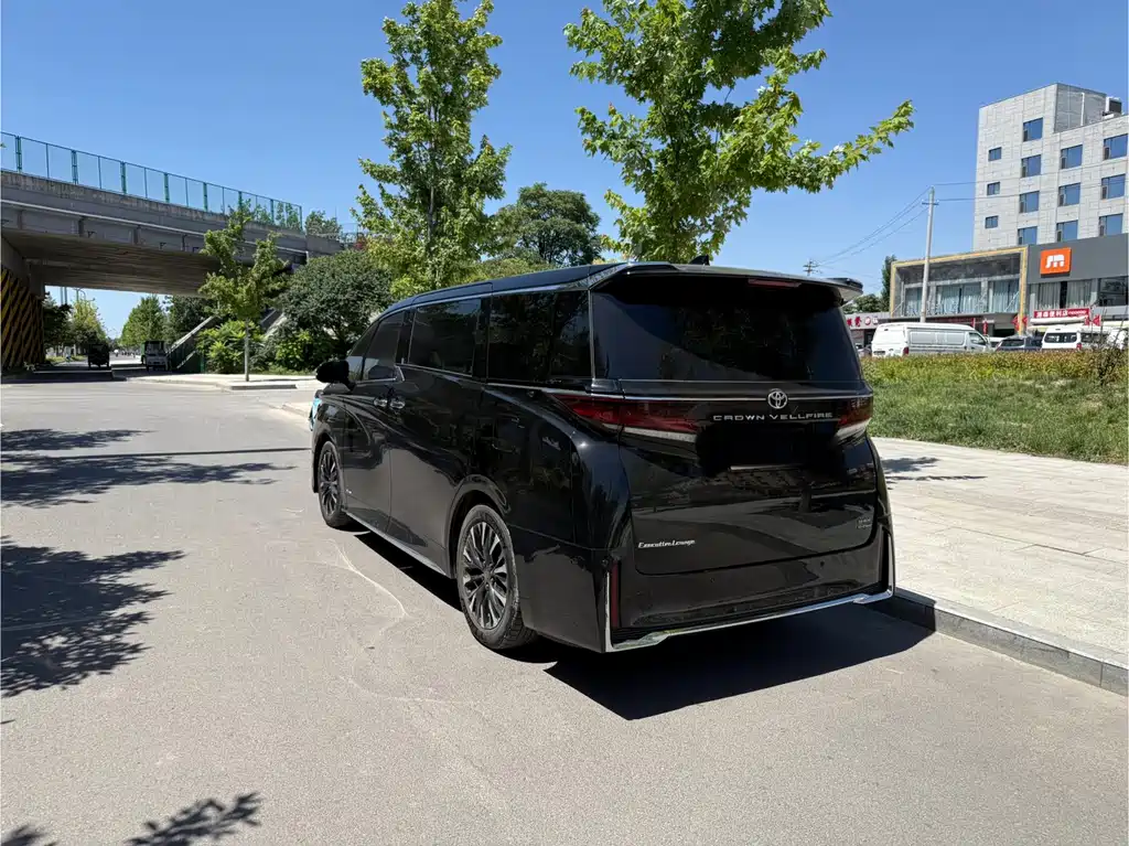 Toyota Vellfire 2025 — фото 6