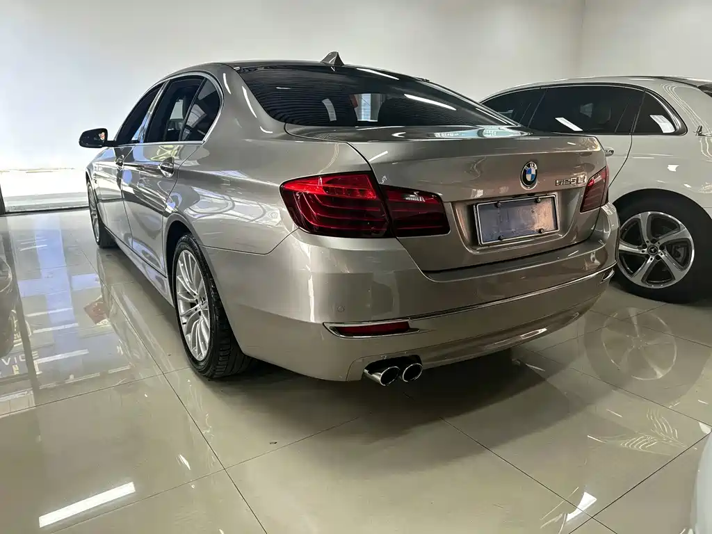 BMW 5 Series 2017 — фото 16