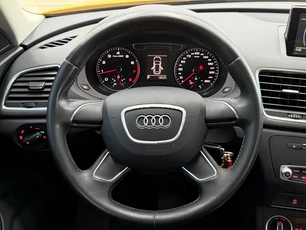 Audi Q3 2016 — фото 13