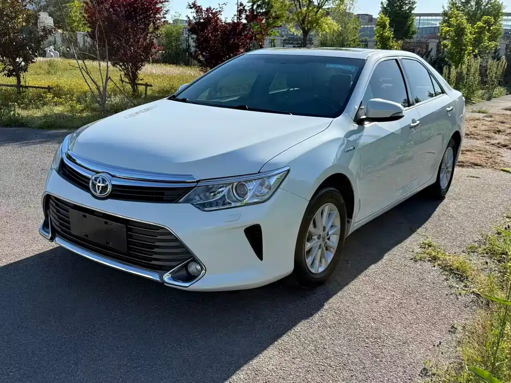 Toyota Camry 2016 — фото 1
