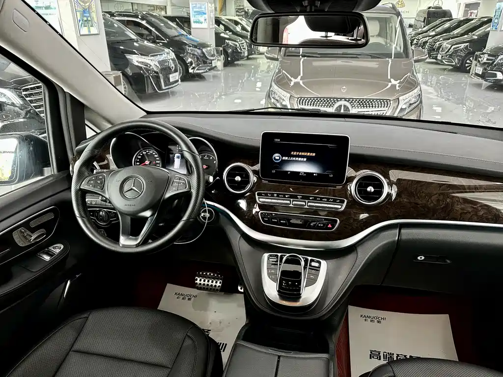 Mercedes-Benz V-Class 2018 — фото 13