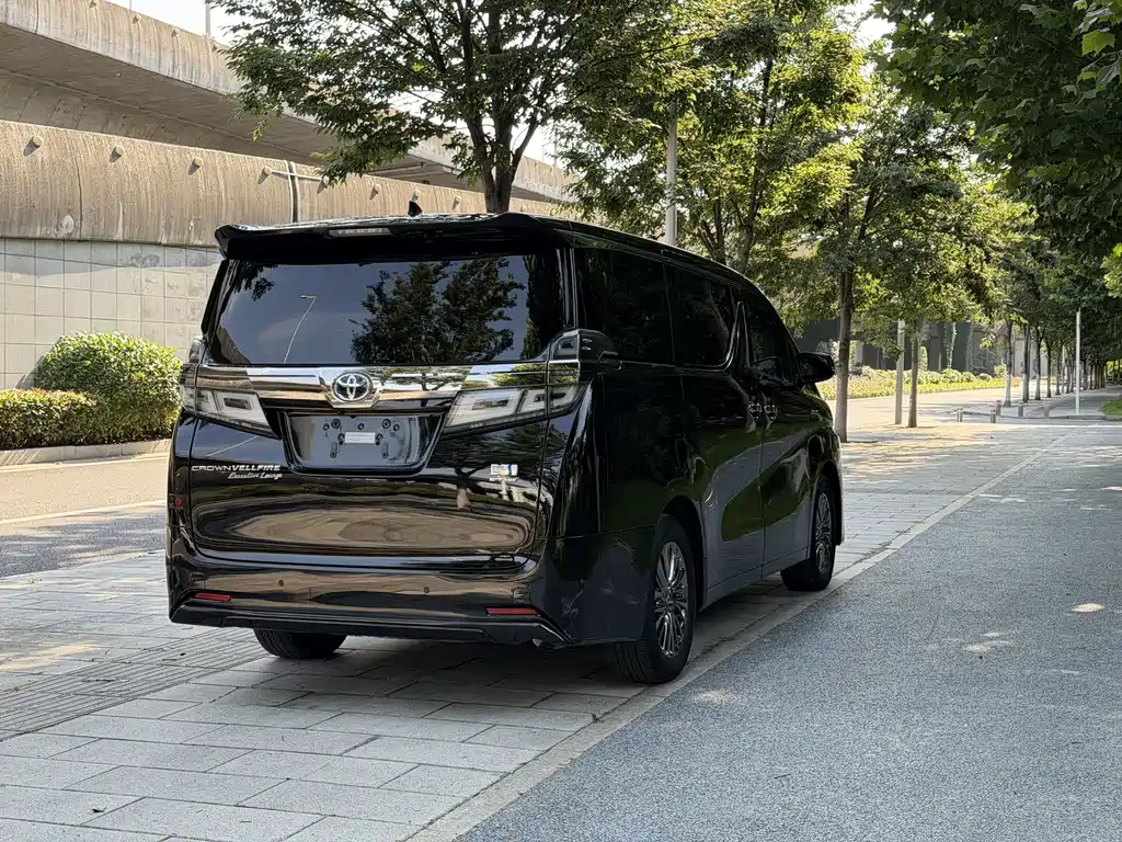 Toyota Vellfire 2022 — фото 8