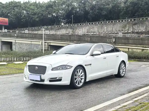 Jaguar XJ 2016
