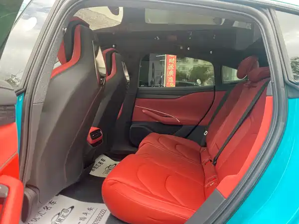 Xiaomi SU7 2025