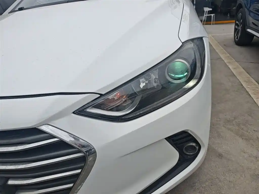 Hyundai Elantra 2018 — фото 24
