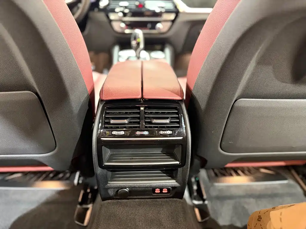 BMW 5 Series 2020 — фото 16