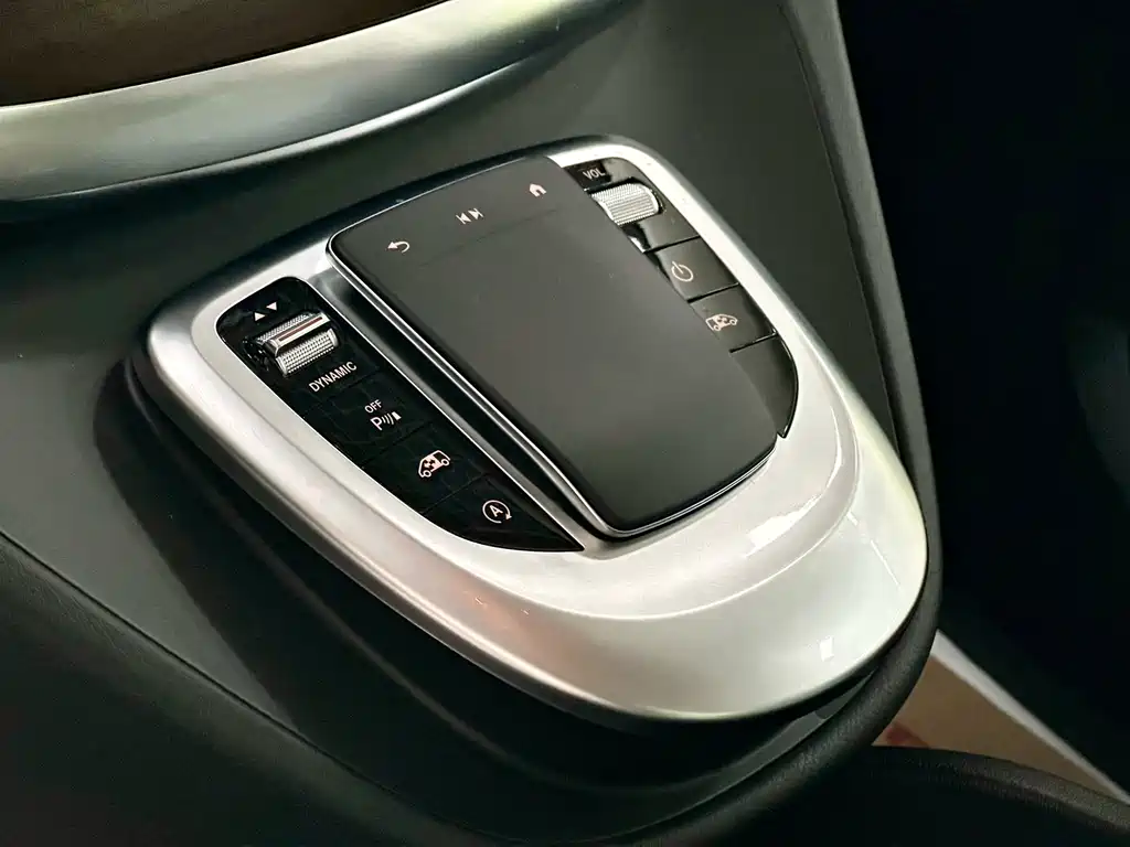 Mercedes-Benz V-Class 2022 — фото 16
