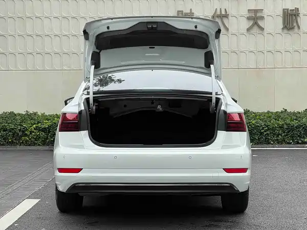 Volkswagen Sagitar 2021
