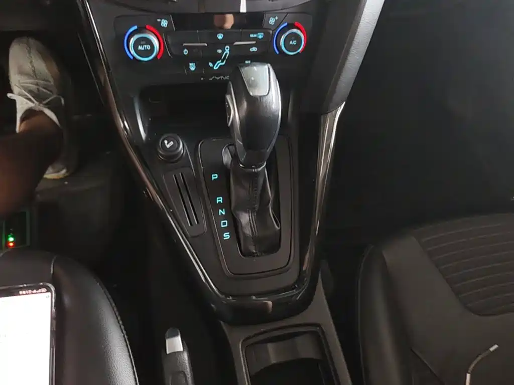 Ford Focus 2016 — фото 14