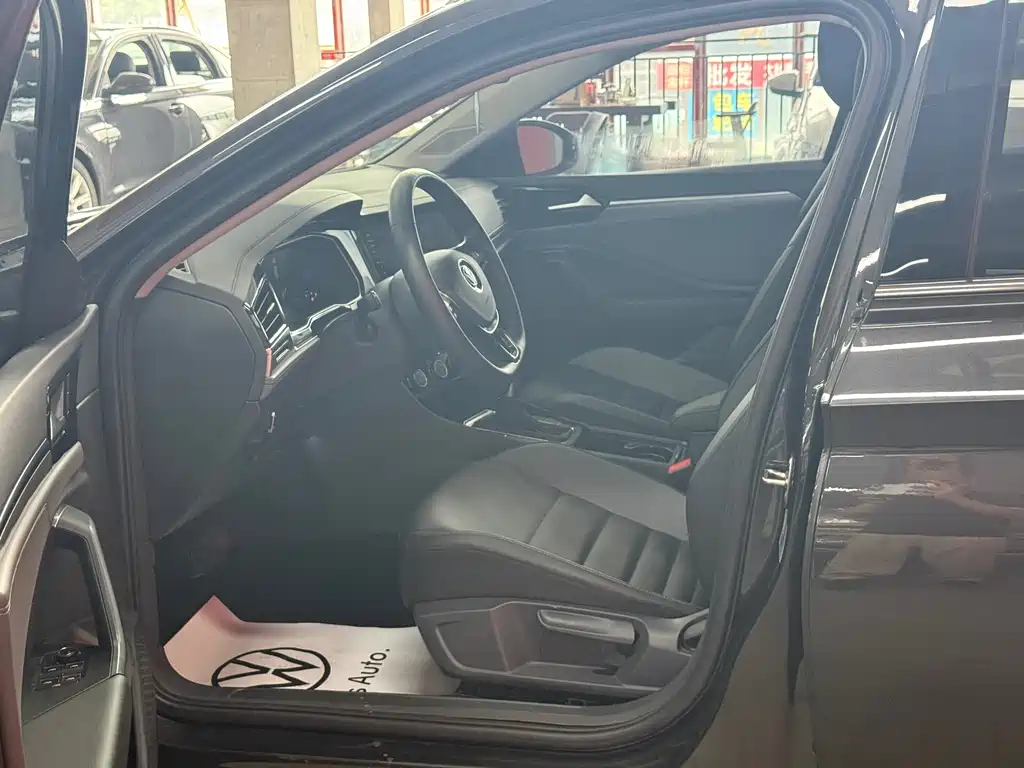 Volkswagen Sagitar 2021