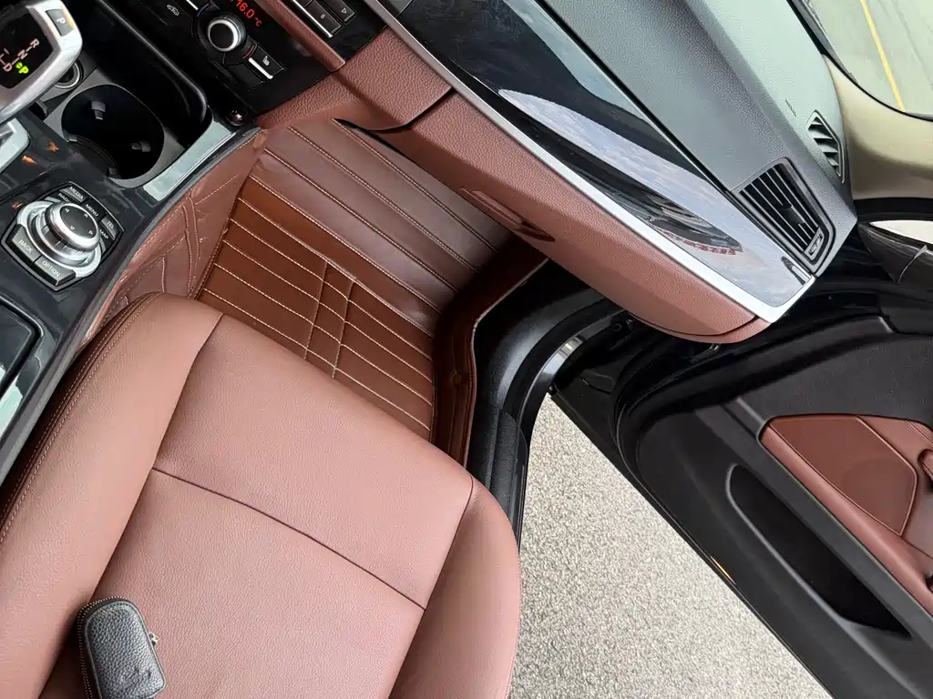 BMW 5 Series 2017 — фото 28