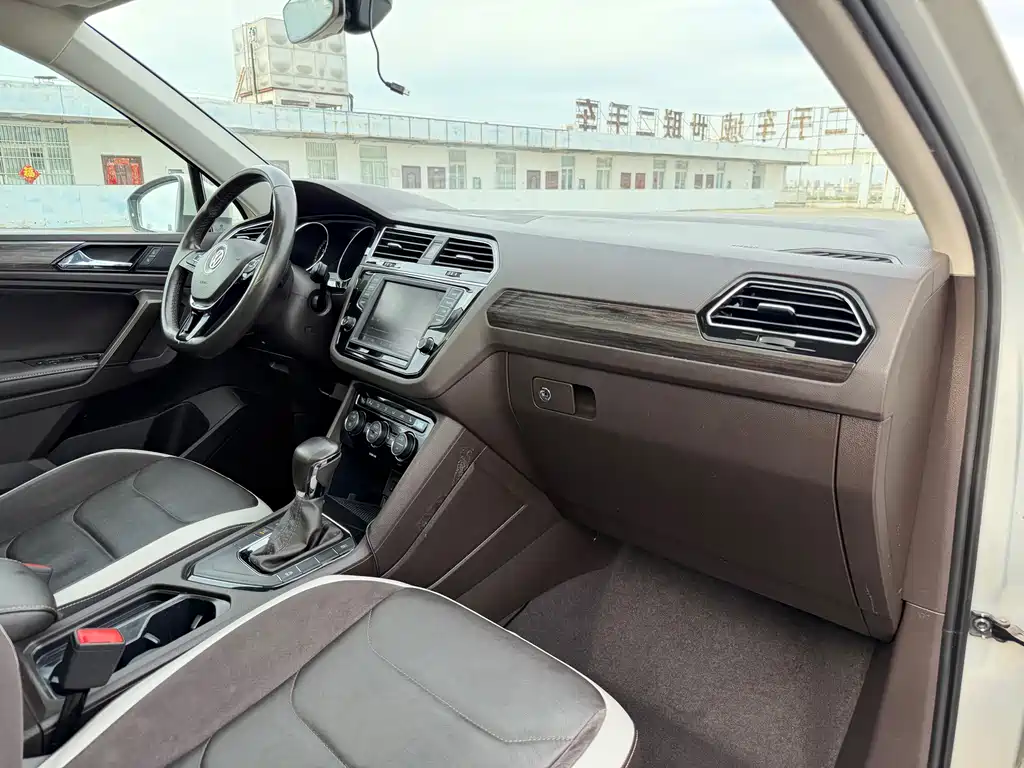 Volkswagen Tiguan L 2017 — фото 13