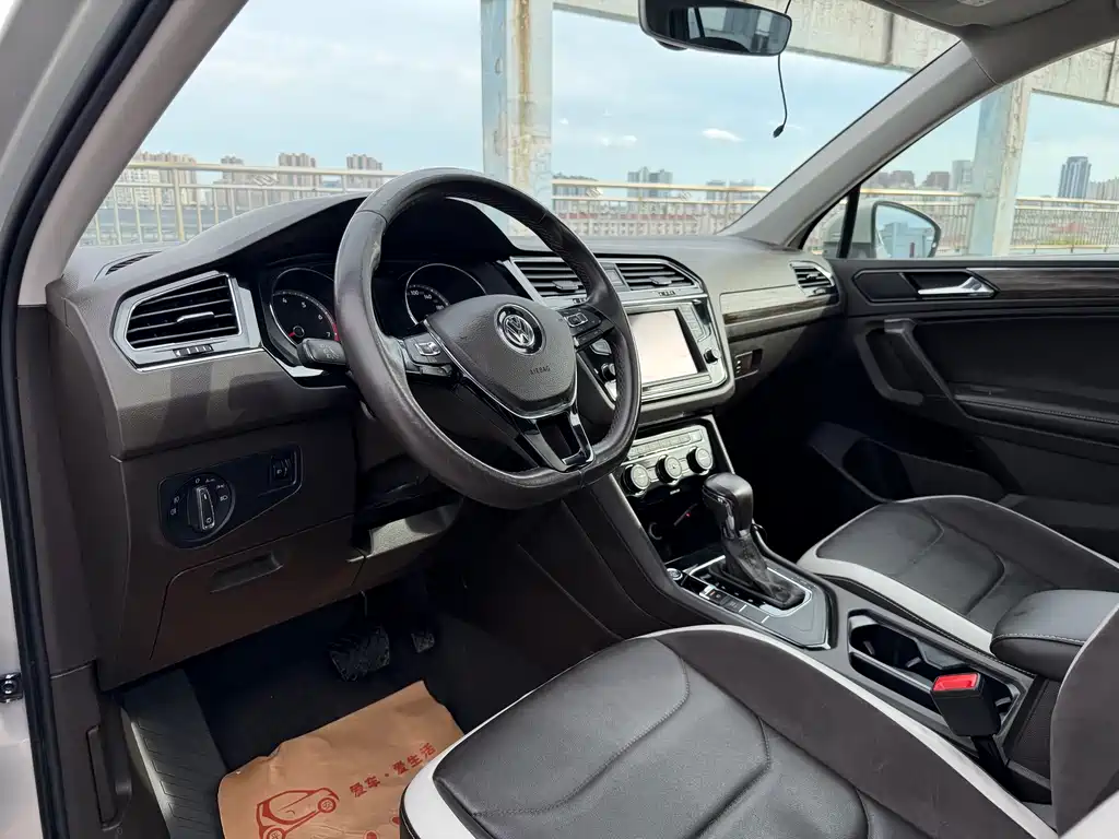 Volkswagen Tiguan L 2017 — фото 14