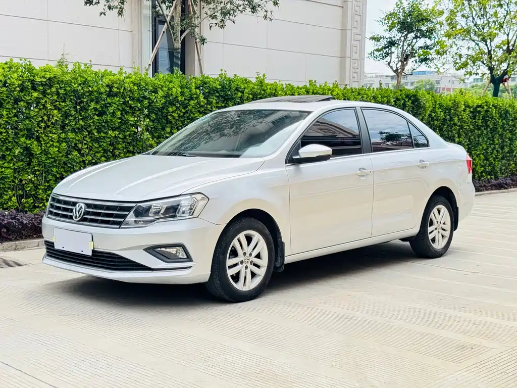 Volkswagen Jetta 2017 — фото 1