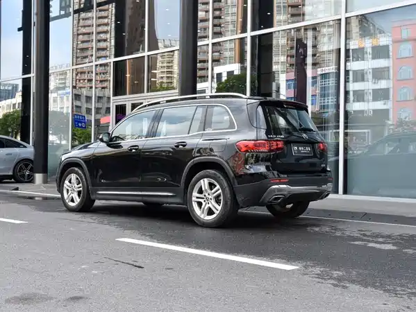 Mercedes-Benz GLB 2023