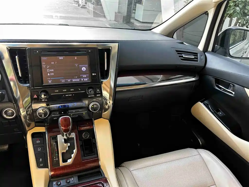 Toyota Alphard 2018 — фото 8