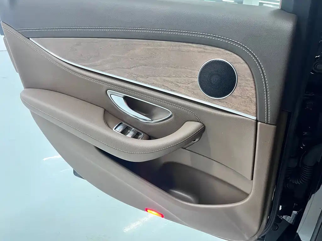 Mercedes-Benz E-Class 2023 — фото 11