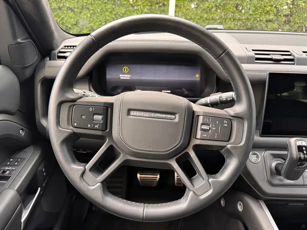 Land Rover Defender 2025 — фото 11