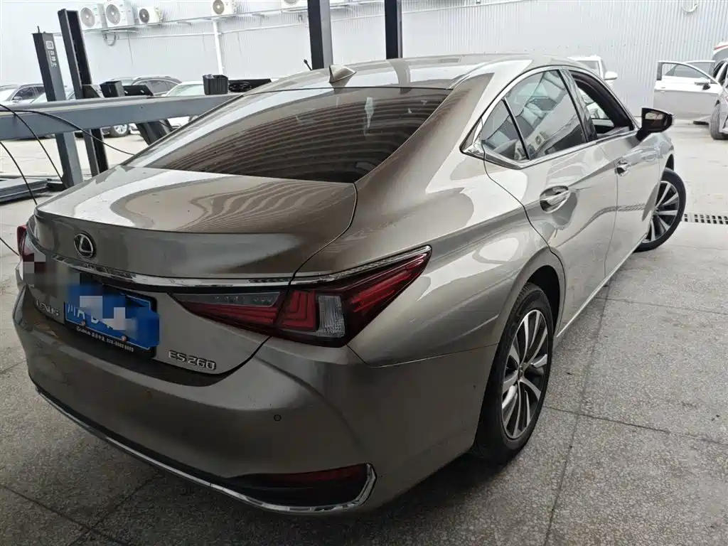 Lexus ES 2021 — фото 13