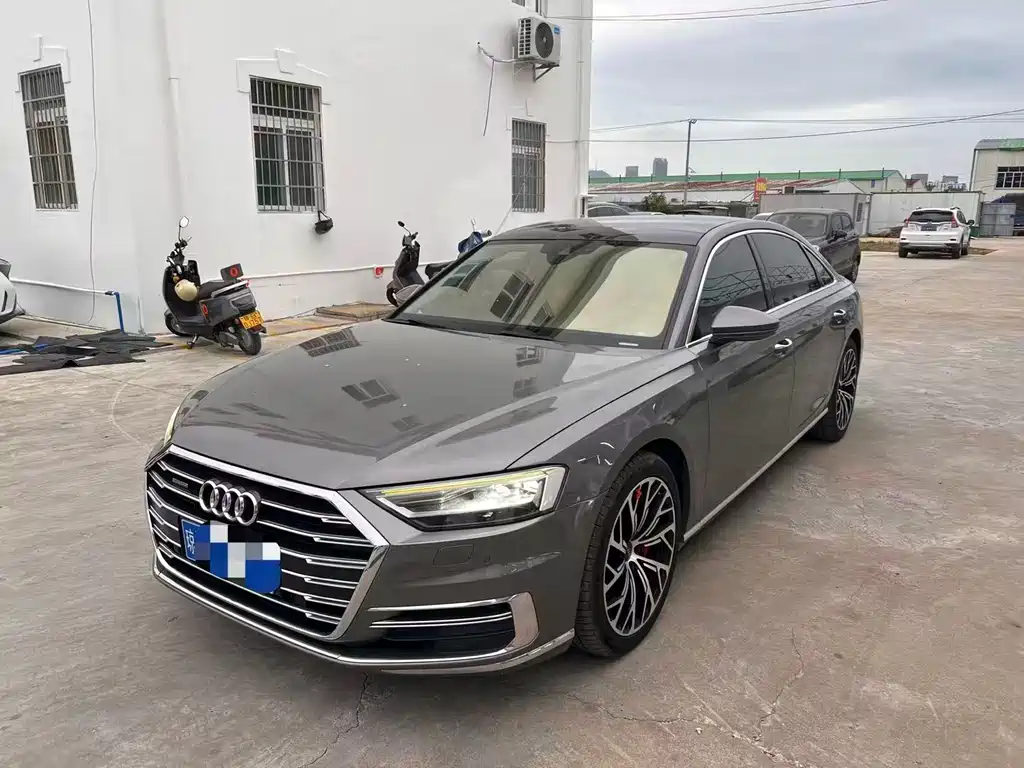 Audi A8 2018 — фото 1