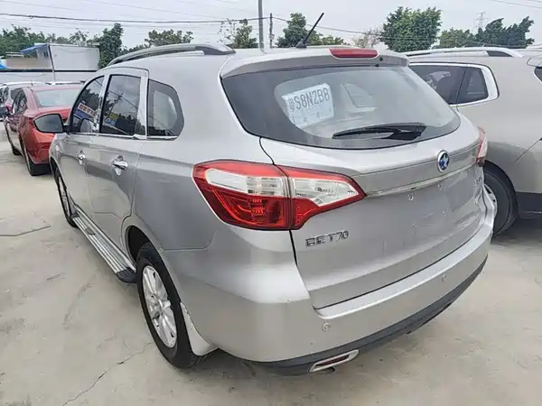 Venucia T70 2015