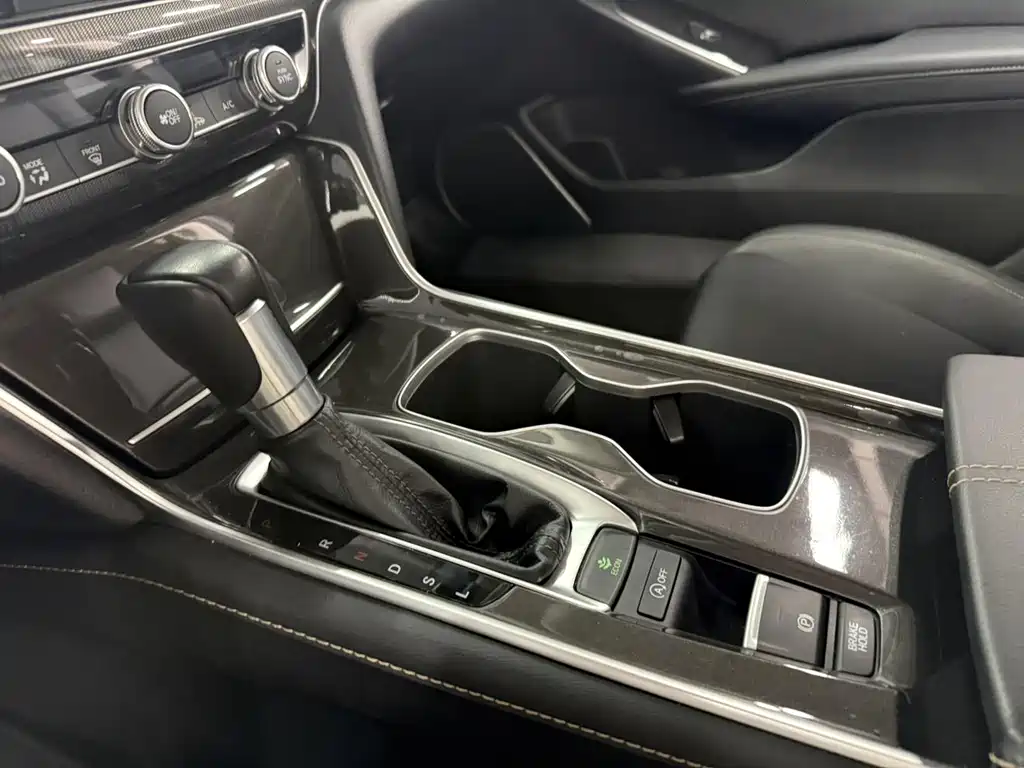 Honda Accord 2022 — фото 13