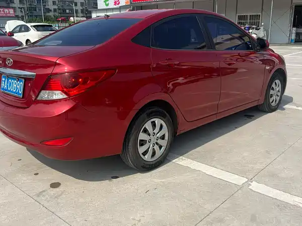 Hyundai Accent 2012