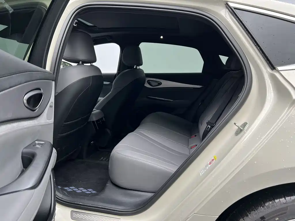 BYD Seal 07 DM-i 2025 — фото 7