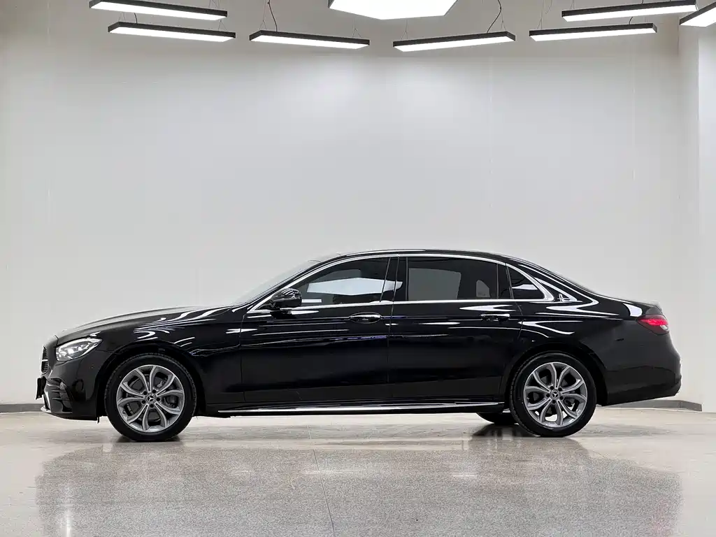 Mercedes-Benz E-Class 2021 — фото 4