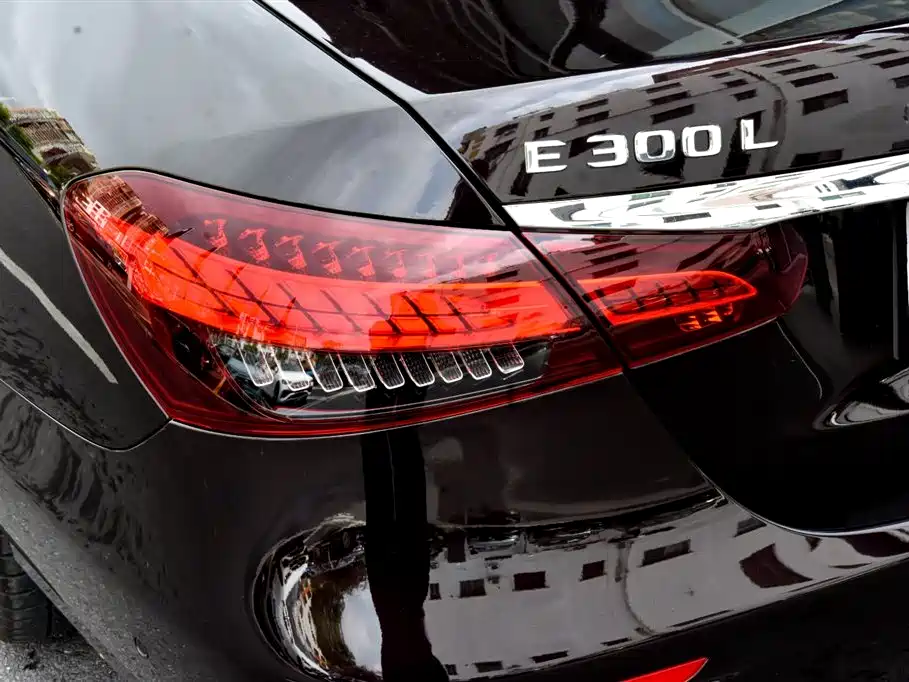 Mercedes-Benz E-Class 2023 — фото 9