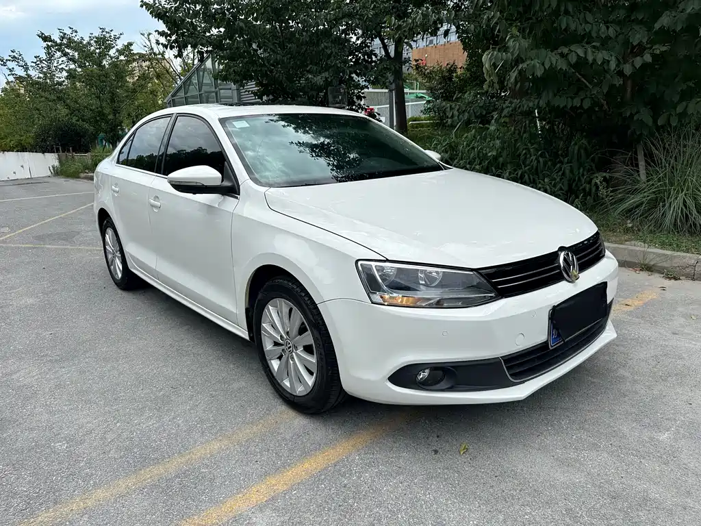 Volkswagen Sagitar 2015