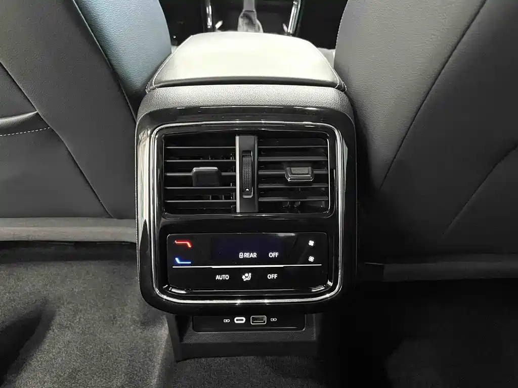 Volkswagen Passat 2023 — фото 12
