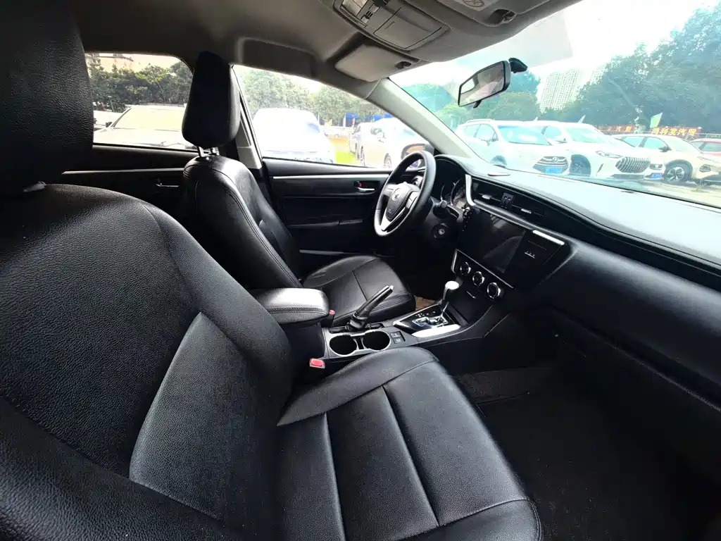 Toyota Corolla 2018 — фото 11