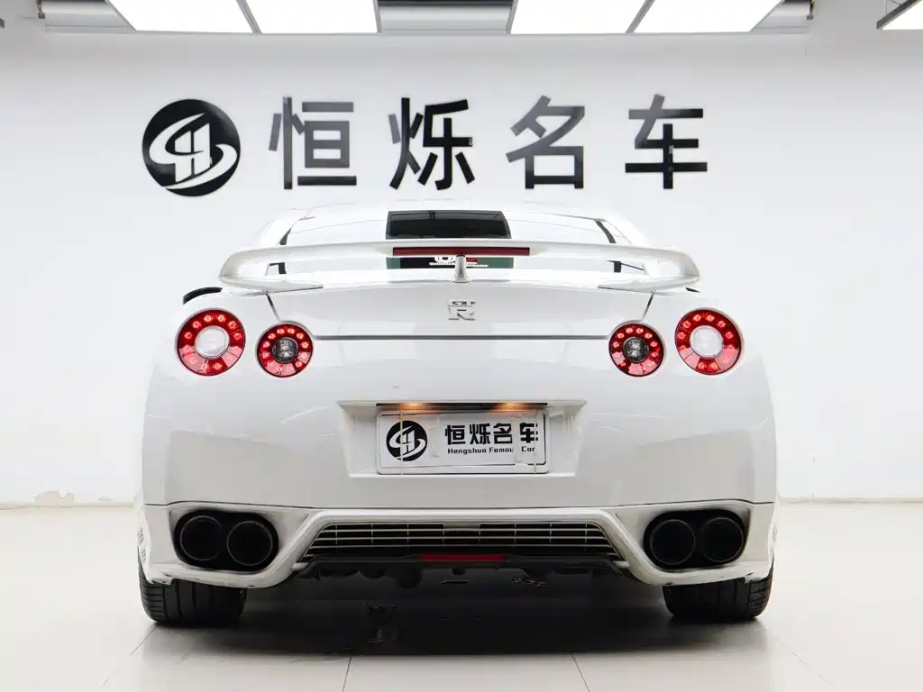 Nissan GT-R 2012 — фото 18