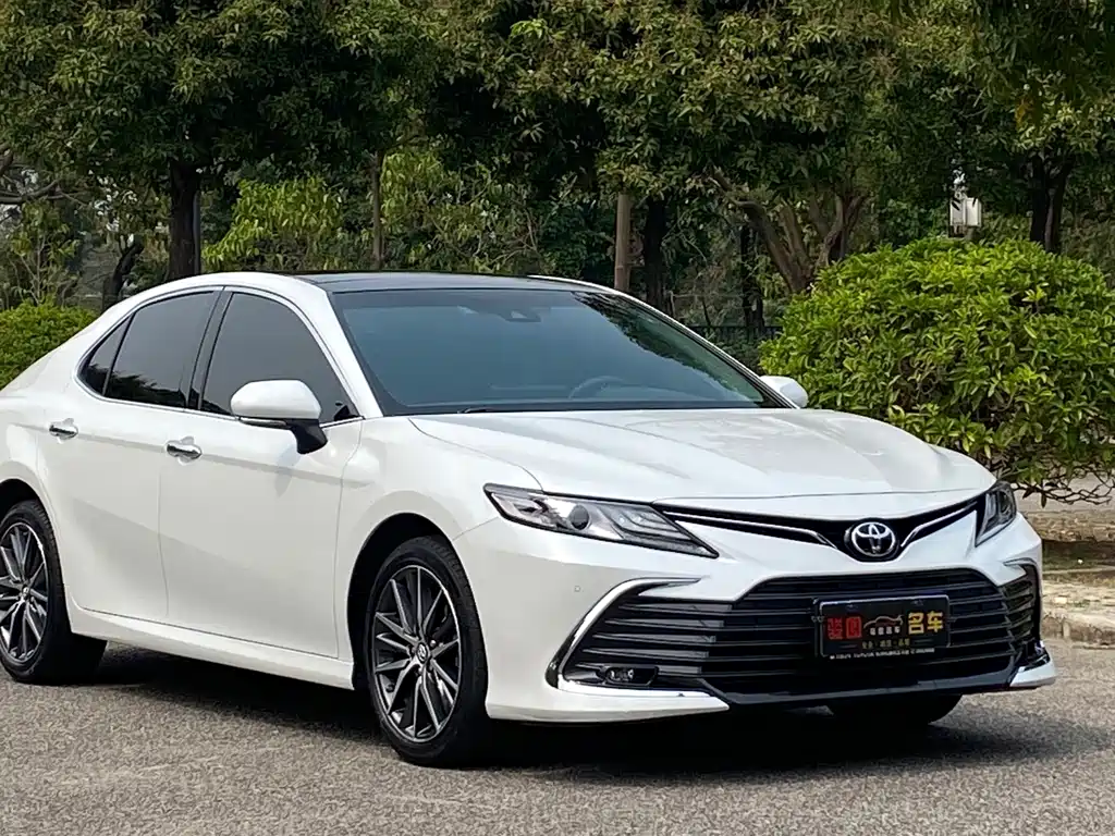 Toyota Camry 2022 — фото 3