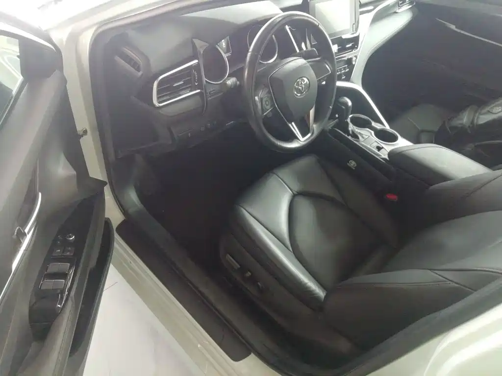 Toyota Camry 2022 — фото 12