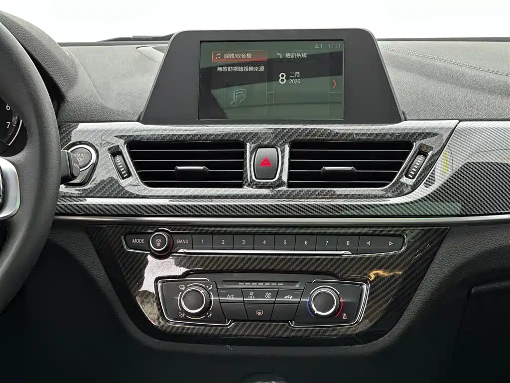 BMW 1 Series 2019 — фото 10