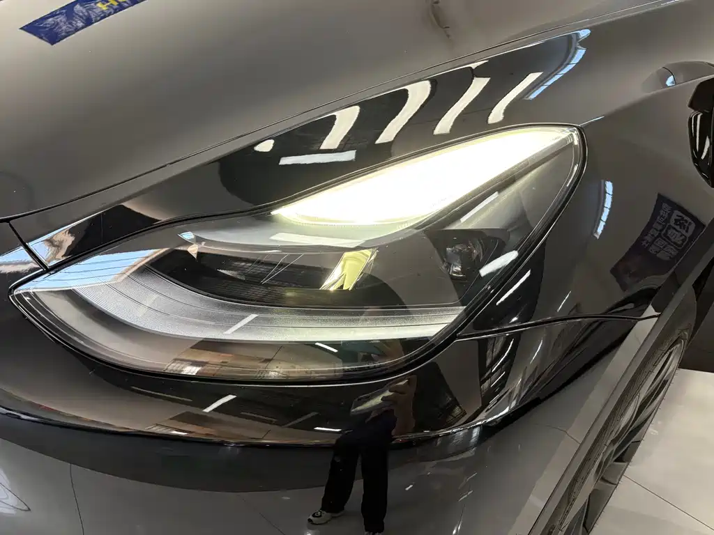 Tesla Model Y 2023 — фото 14